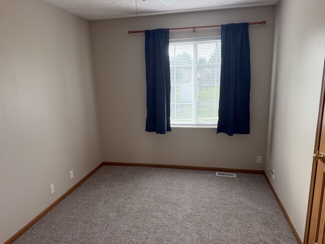 Building Photo - 5417 S 190th St