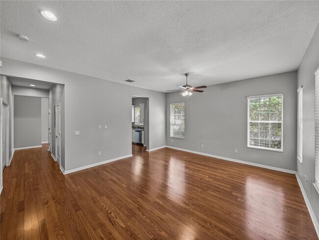 Foto del edificio - 6222 Hadley Commons Dr