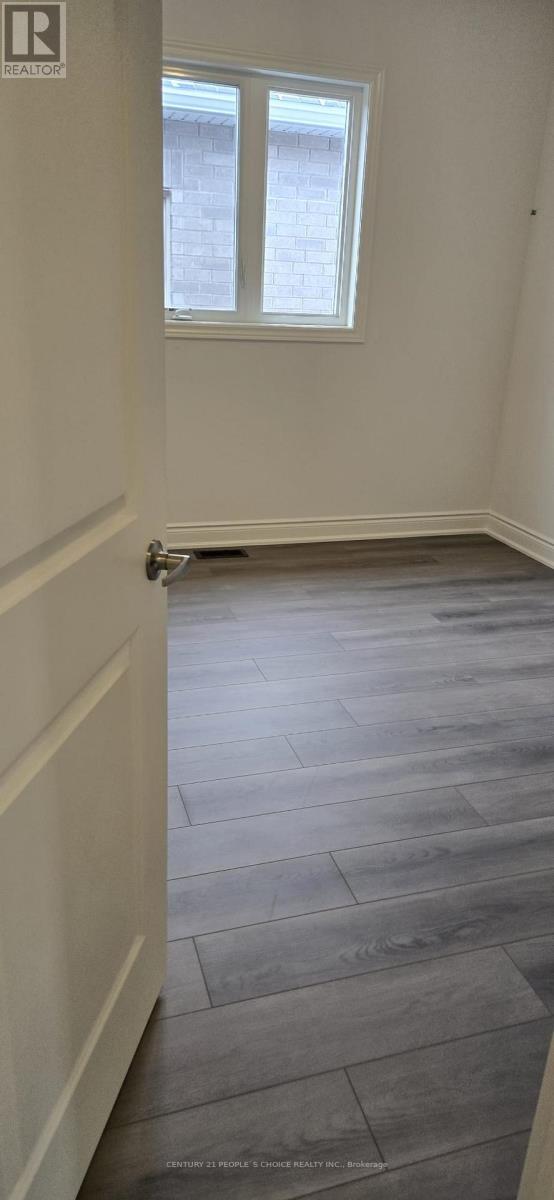 Photo du bâtiment - 2232 Crystal Dr