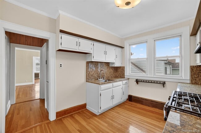 Building Photo - 47 Rossiter Ave