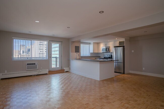 Building Photo - 3421 Rue Drummond