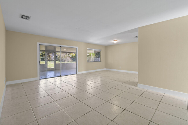 Foto del edificio - 749 SW Longleaf Pl