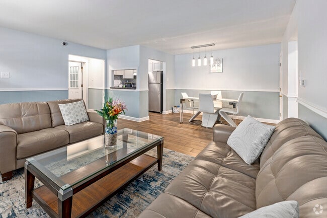 Building Photo - Pinewood Estates