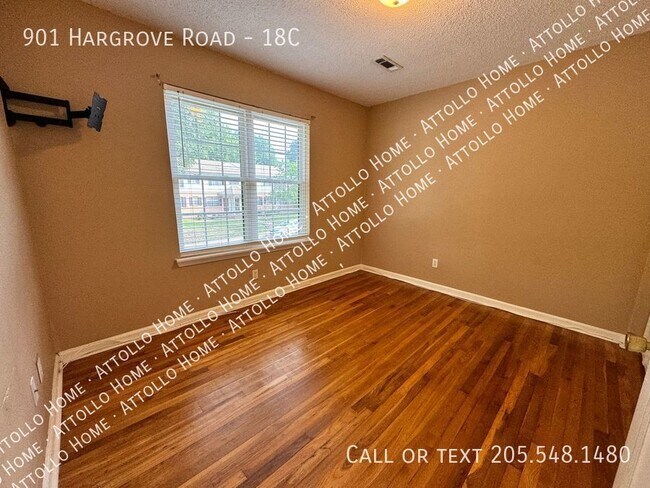 Foto del edificio - 901 Hargrove Rd