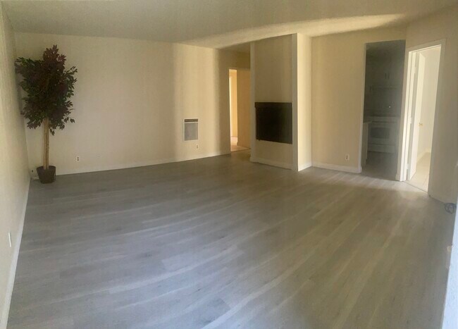 Living room - 314 N Nicholson Ave