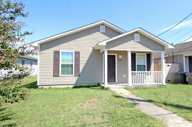 Building Photo - Southwest Pensacola 4/2 patio home ready f...