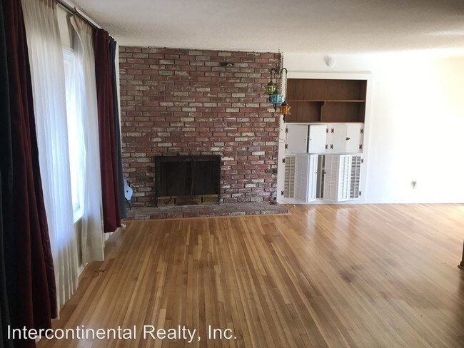 Building Photo - 270 Fairfax Ave