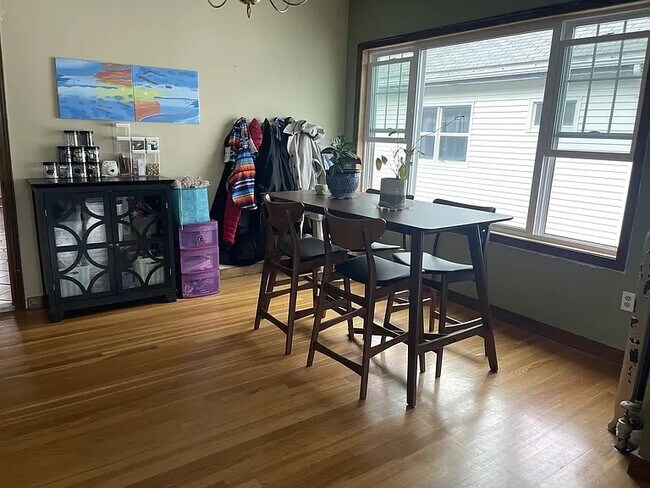 Dining Room - 133 Bowdoin St