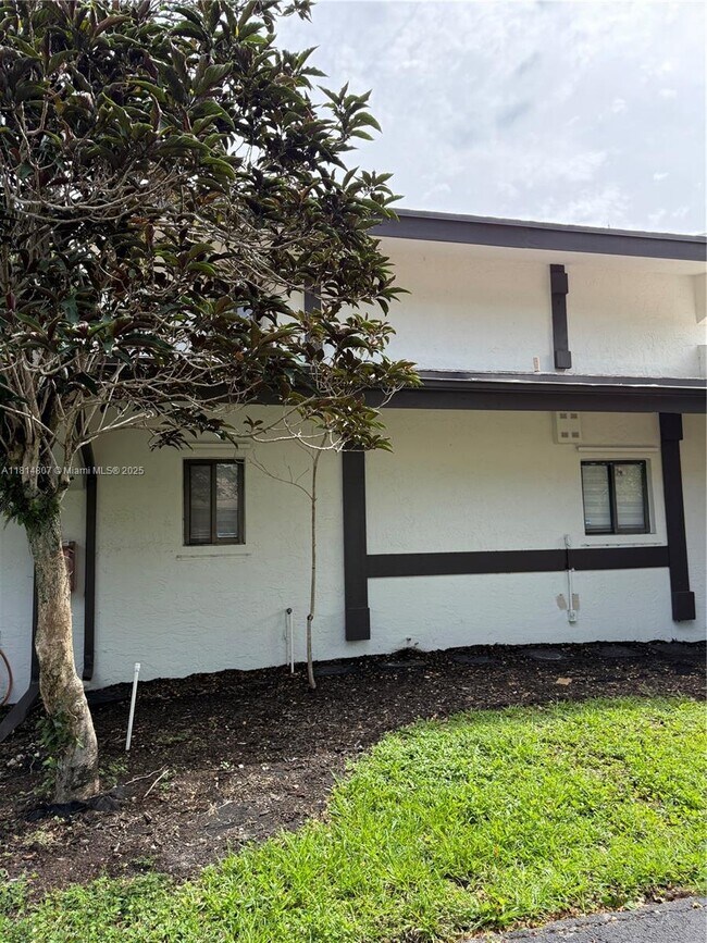 Foto del edificio - 541 NE 199th Ln