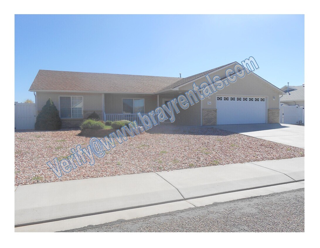 Primary Photo - 764 Stone Mountain Dr