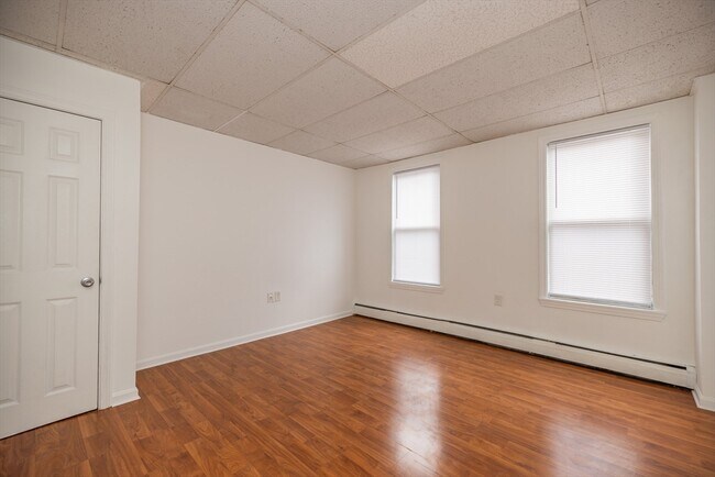 Building Photo - 91 Elm St