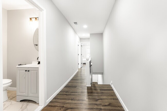 Foto del edificio - 515 Delamore Pl