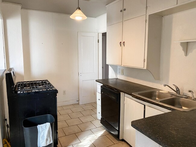 Building Photo - 1631 W Cherokee Ave