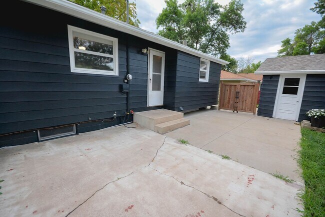 Foto del edificio - 2829 17th Ave NW