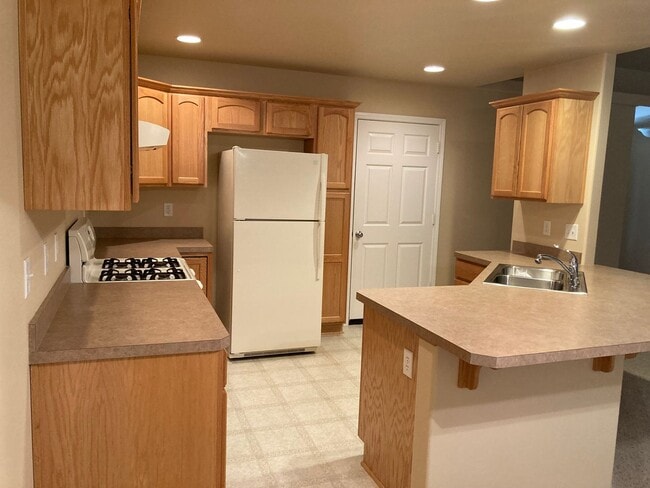Building Photo - Super Clean 3 Bedroom Home with RV Parking!