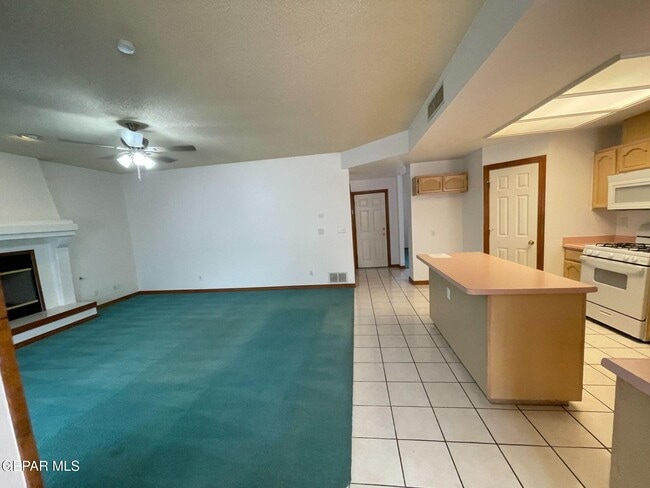 Foto del edificio - 6851 Rock Canyon Dr