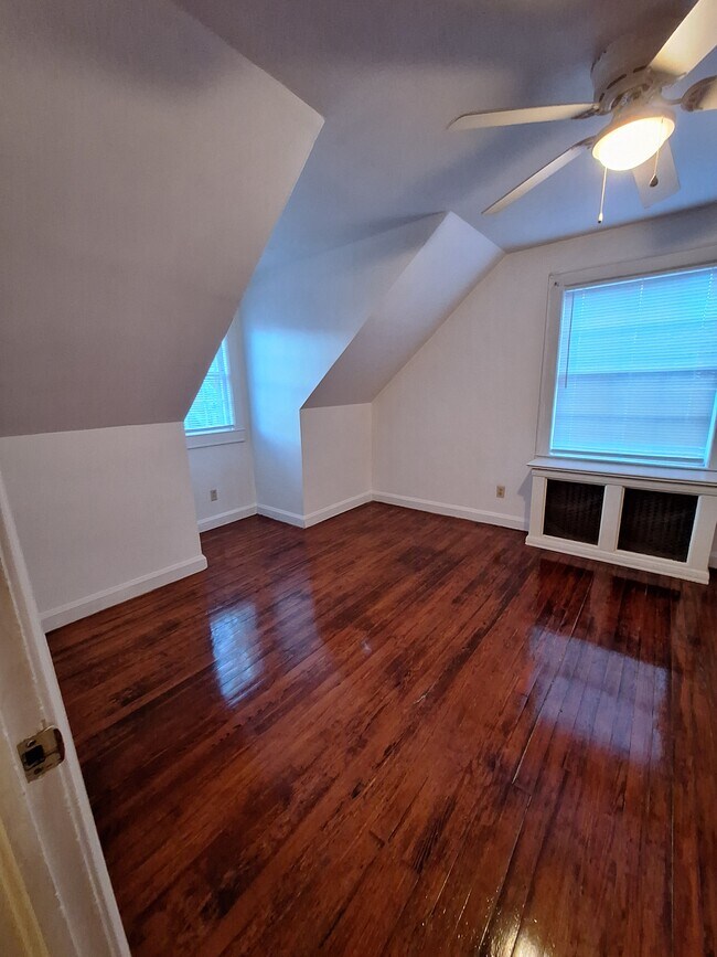 Foto del edificio - 2302 Whitehall Ave