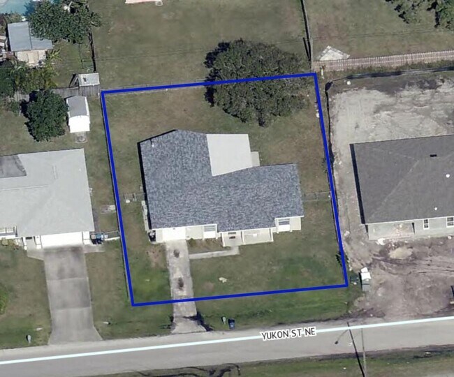 Foto del edificio - Cozy Palm Bay with Large Bonus Room