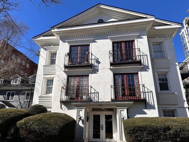 Entrace to building - 1072 Piedmont Ave NE
