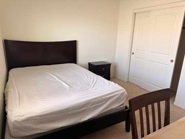 Photo - 14925 Shoreham St Apartment