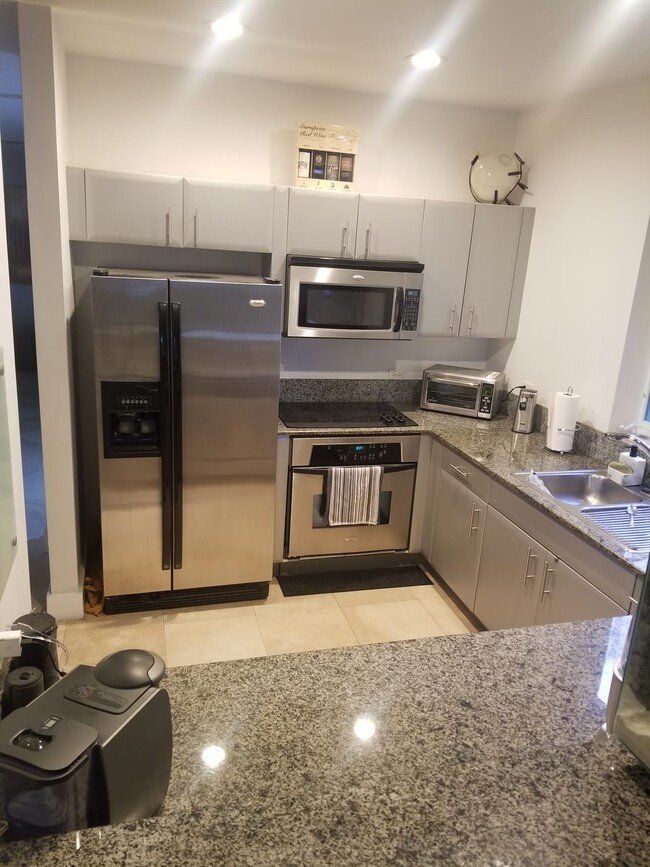 Foto del edificio - 1140 NW 18th Pl