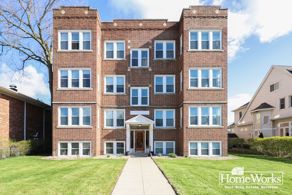 Foto principal - 1009 E Jefferson Blvd