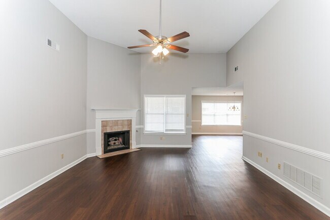 Foto del edificio - 7143 Emily Ln