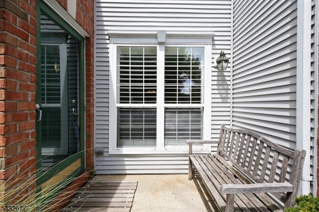 Building Photo - 8 Hopkinson Ct