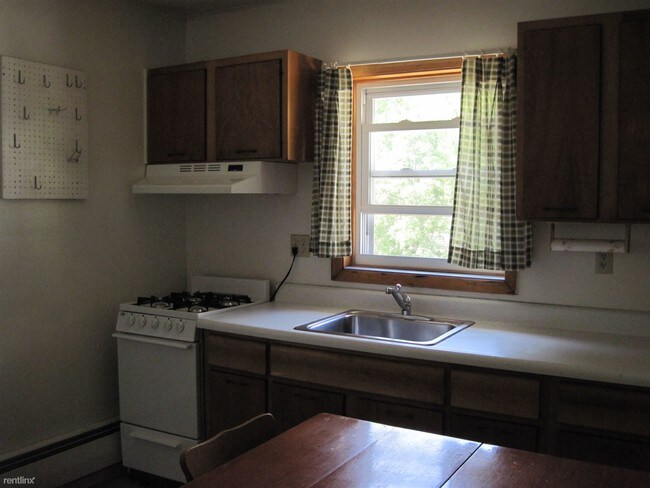 Building Photo - 1 br, 1 bath Apartment - 110 STEWART AVE # 2