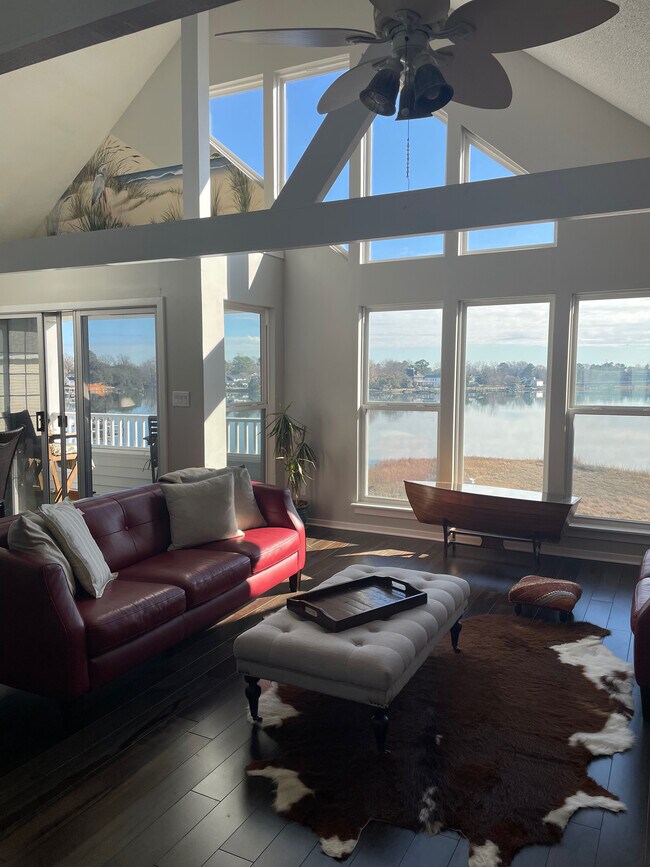 Sala de estar - 219 Island Cove Ct