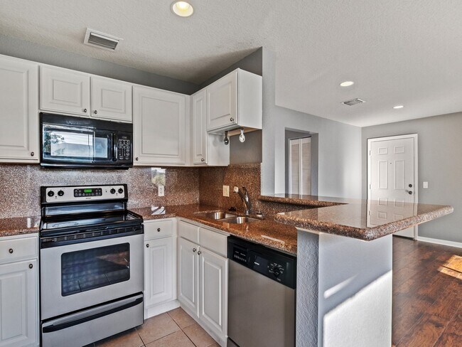 Building Photo - 1115 3rd Ave