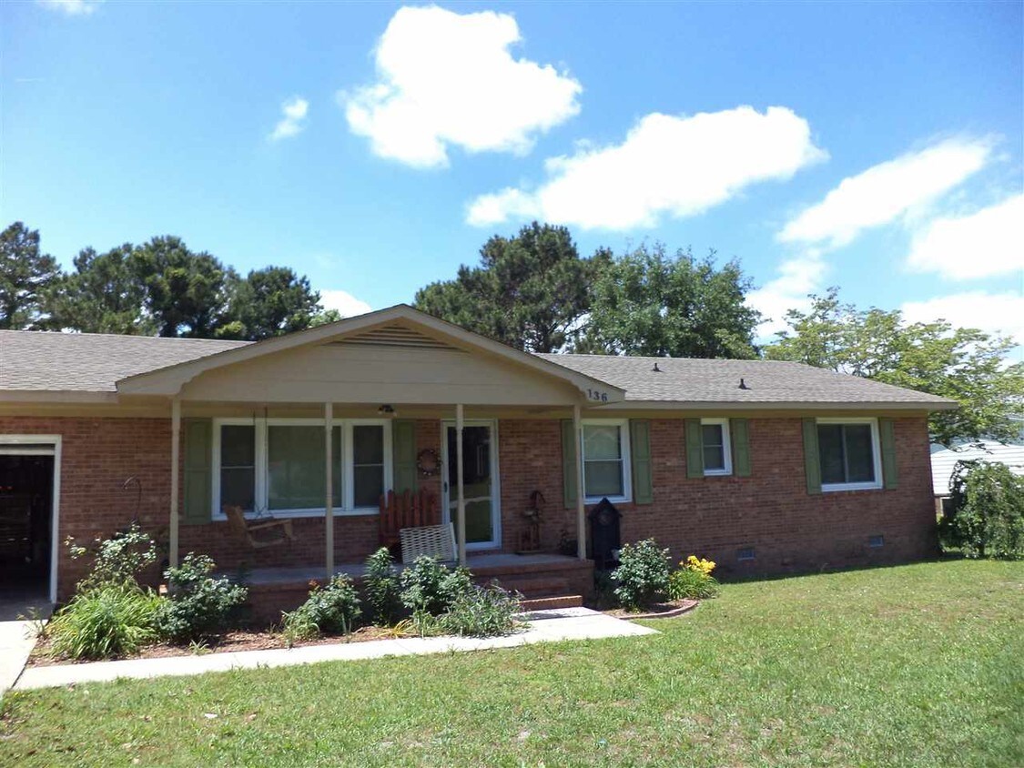 Primary Photo - 136 Swan Point Rd