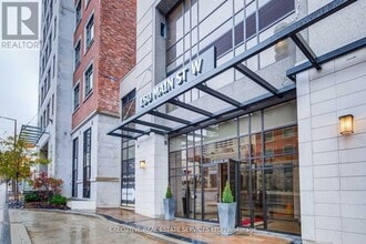 Building Photo - 150 Main St W