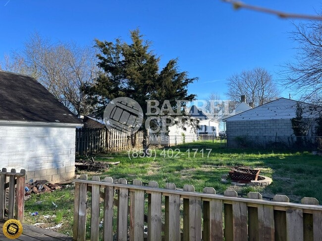 Building Photo - 4-Bed 1.5-Bath House + Garage & Fenced Yard