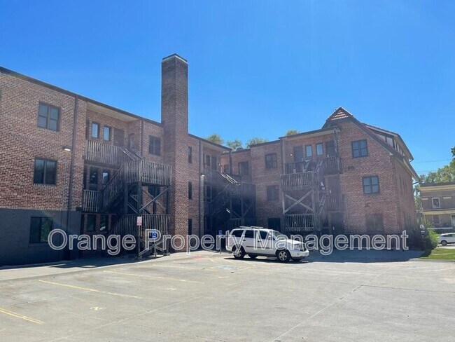 Foto del edificio - 3306 Burt St