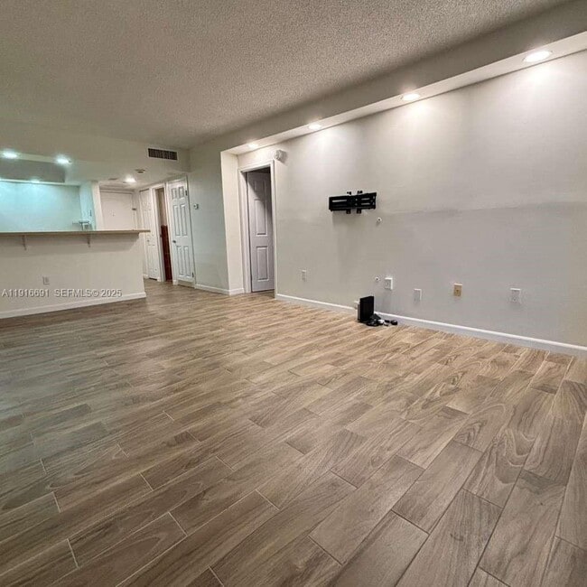 Foto del edificio - 3625 N Country Club Dr