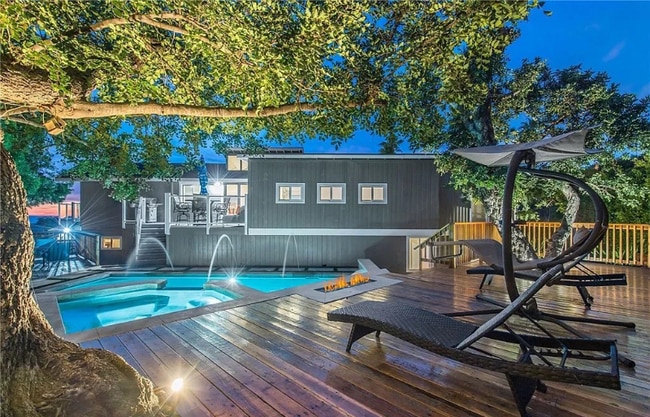 Photo - 2 Camel Point Dr House