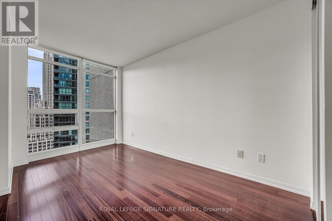 Building Photo - 219 Fort York Blvd