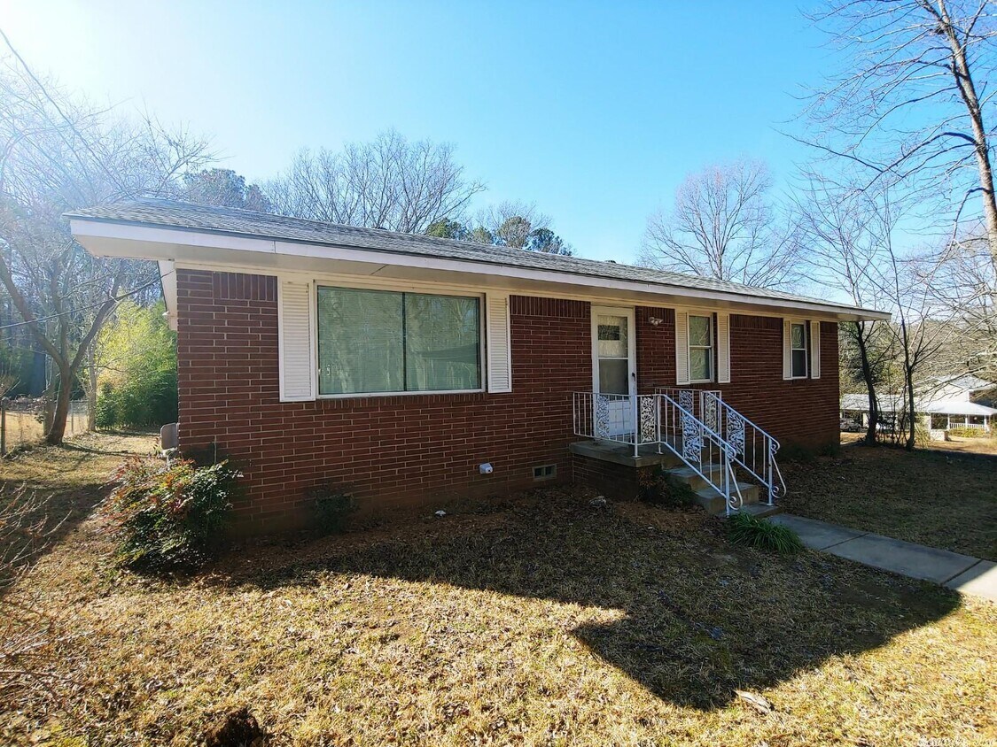 Primary Photo - 10724 Sharon Rd