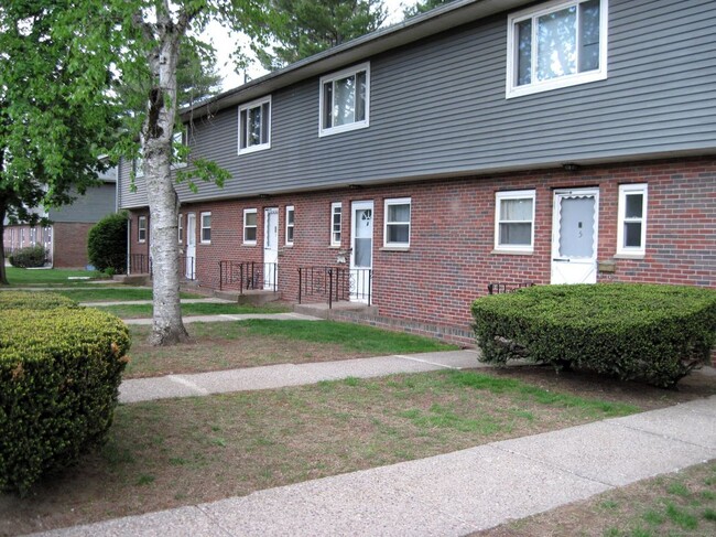 Building Photo - 11 Camelot Dr