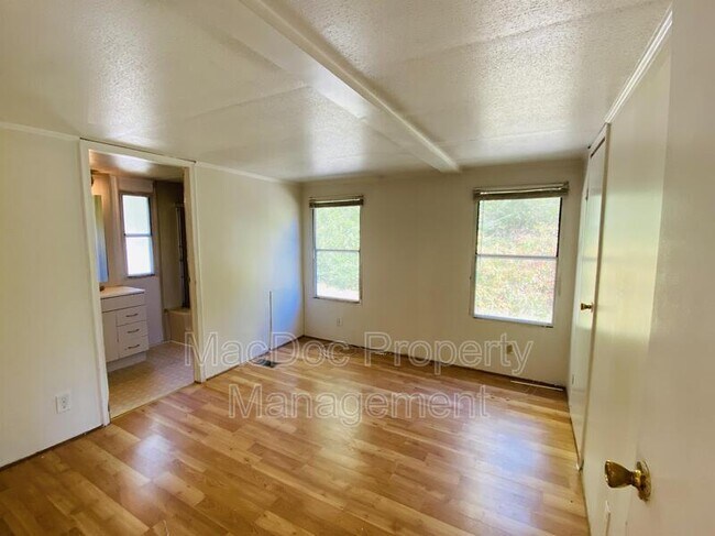 Foto del edificio - 3611 Shirleys Hill Rd