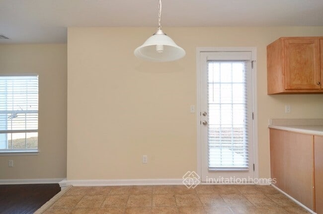 Building Photo - 325 Othello Dr