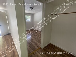 Building Photo - 1011 Kent Des Moines Rd
