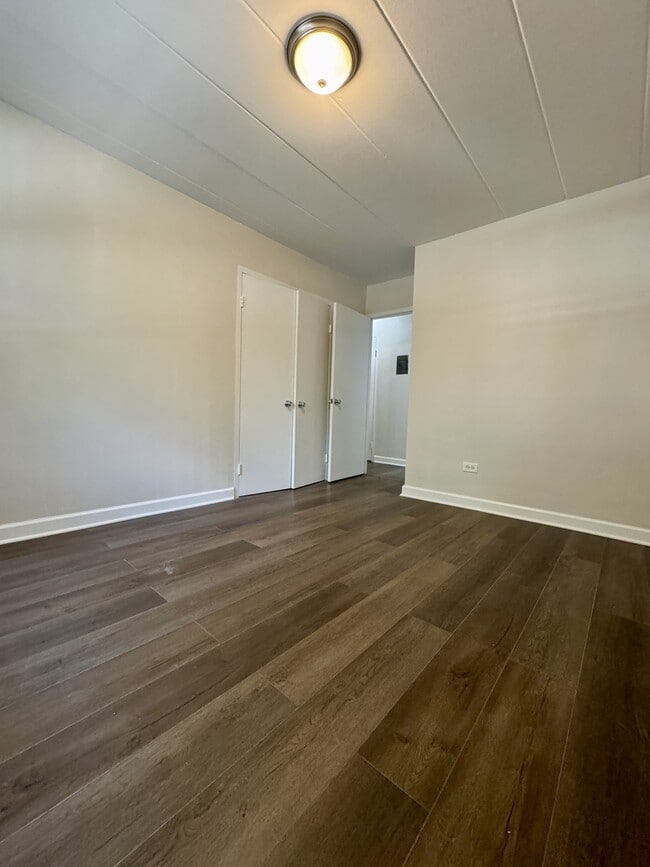 Building Photo - 7234 N Ridge Blvd