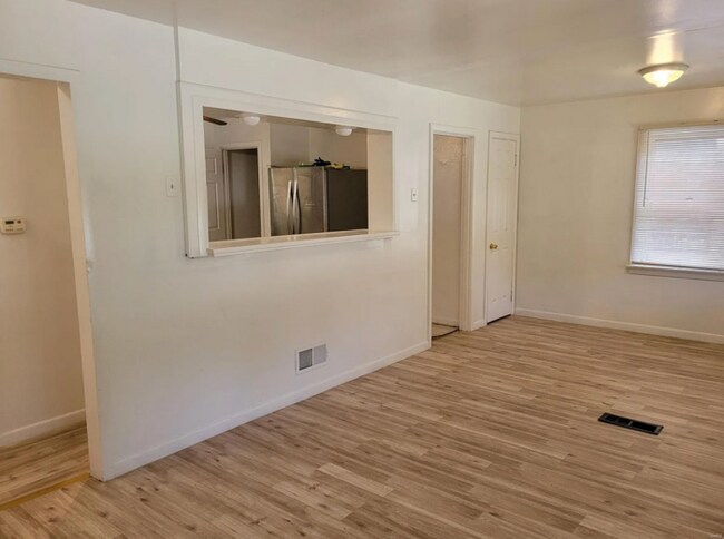 Building Photo - Charming Two Bedroom Home with Bonus Room ...