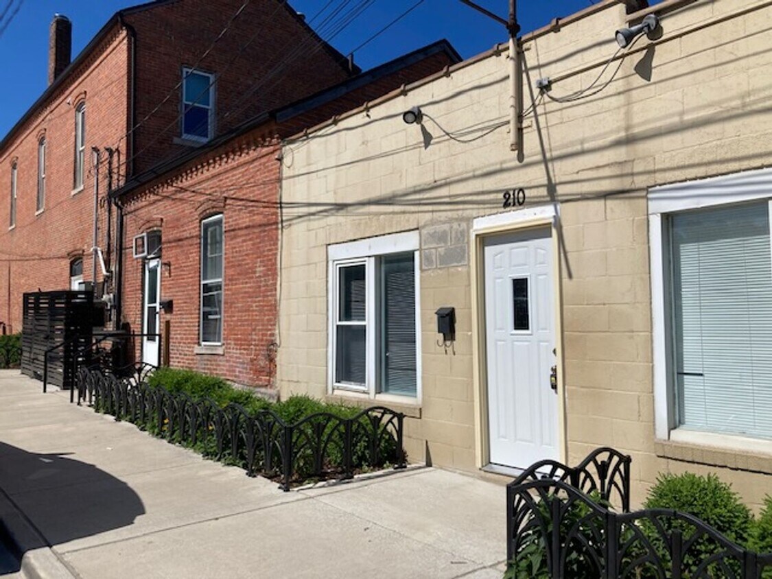 Foto principal - 208 N 11th St