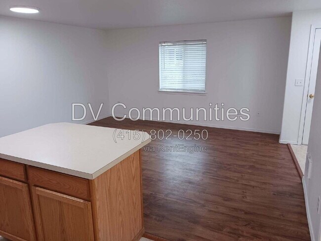 Foto del edificio - 2571 NW Cedar Ave