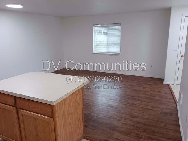 Building Photo - 2571 NW Cedar Ave