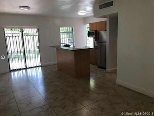 Foto principal - 775 E 8th St