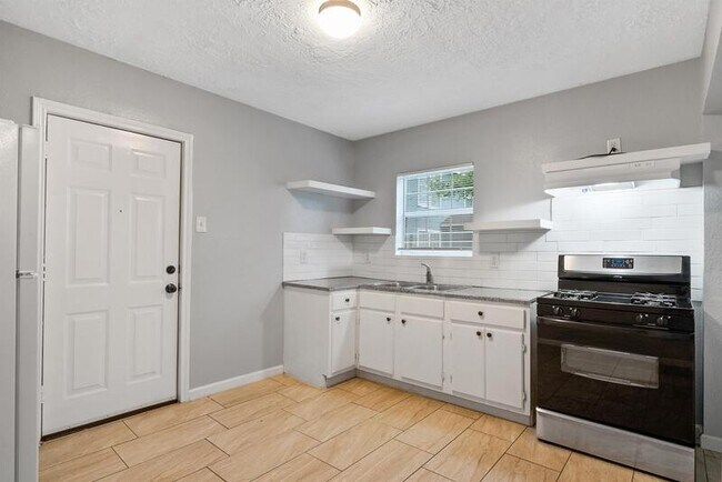 Foto del edificio - 3117 Isabella St